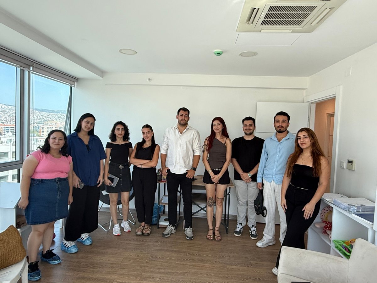 Uzm. Psk. Dan. Batıkan Polat ve ekip arkadaşları İzmir ofisinde
